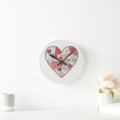 Verspielte rote und rosa Patchwork-Herz-Collage-Ku Runde Wanduhr (Zuhause)