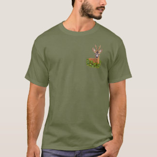 Verspielter Rehbock mit Grün T-Shirt
