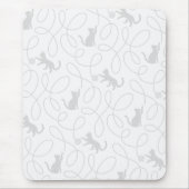 Verspieltes Katzen- und Wollknäuel-Muster Hellgrau Mousepad (Vorne)