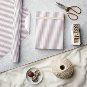 Verstaubtes Mauve Dünn Gestreift Geschenkpapier
