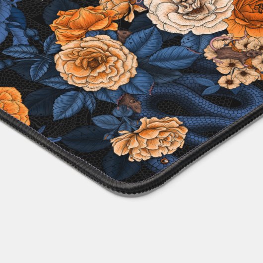 Versteckt in den Rose, orange und blau Schreibtischunterlage (Ecke)