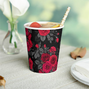 versteckt in den Rose Pappbecher