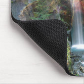 Versteckte Gesichter in fantastischen Wasserfällen Mousepad (Ecke)