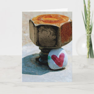 Versteckter Herzstein und ein rostiger Bolzen Feiertagskarte