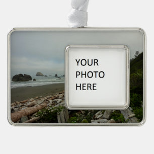 Versteckter Strand I im Redwood National Park Rahmen-Ornament Silber
