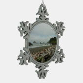 Versteckter Strand I im Redwood National Park Schneeflocken Zinn-Ornament (Links)