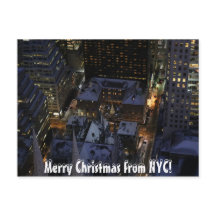 Versteckter Weihnachtsbaum in Manhattan in der Nac