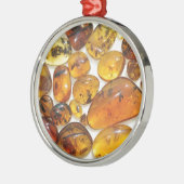 Versteinerte Einbeziehungen im dominikanischen Ornament Aus Metall (Links)