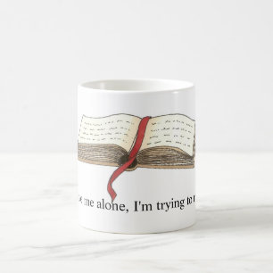 "Versuchend, Tasse zu lesen"
