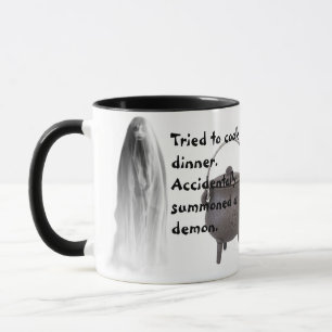 Versucht, das Abendessen zu kochen, zufälligerweis Tasse