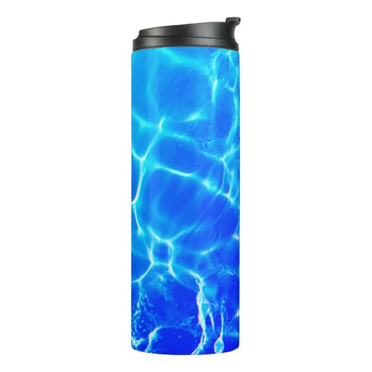 Vertical Name White Script, Blue Water Thermosbecher (Nach links gedreht)