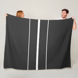 Vertikal schmale, weiße Streifen auf dunkelgrau Fleecedecke