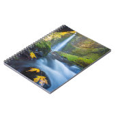 Vertikale Panoramasicht auf die Tunnelfälle Notizblock (Linke Seite)