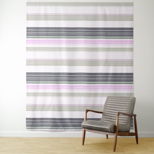 Vertikale Streifen in Grau und Rosa. Wandteppich (Beispiel)