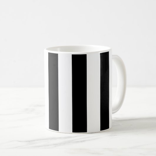 Vertikale Streifen schwarz und weiß gestreift Kaffeetasse (VorderseiteRechts)
