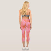 Vertikale, wellenförmige Linien - pastellorange un Capri Leggings (Rückseite)