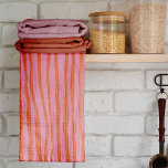 Vertikale, wellenförmige Linien - pastellorange un Geschirrtuch<br><div class="desc">Vertikale,  wellige Linien - pastellorange und rosa,  Niedliche,  lebendige und fette Muster.</div>