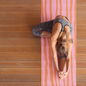 Vertikale, wellenförmige Linien - pastellorange un Yogamatte
