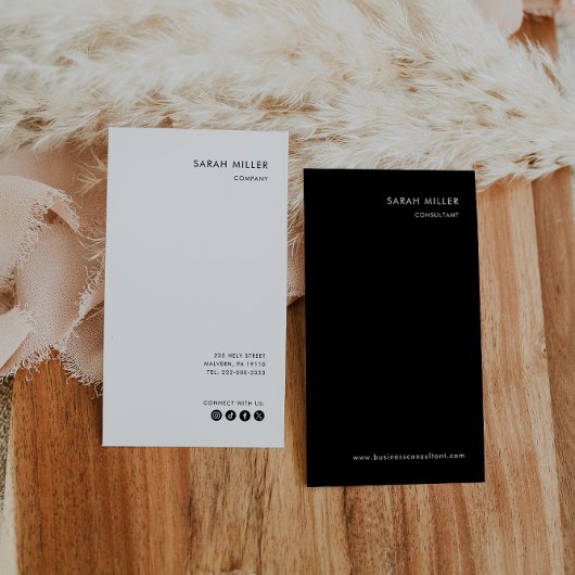 Vertikaler Berater Minimalistisch formales Schwarz Visitenkarte