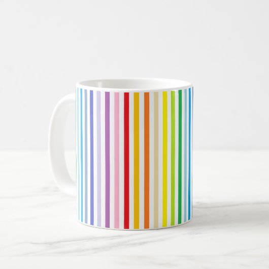 Vertikaler breiterer Spektrum-Regenbogen und Kaffeetasse (Vorderseite Links)
