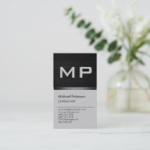 Vertikaler Holzeffekt Graue Monogramm-Visitenkarte Visitenkarte (Stehend Vorderseite)
