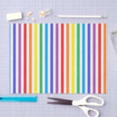 Vertikaler Regenbogen und weiße Streifen Seidenpapier (Handwerk)