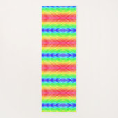 Vertikales Bild eines lebendigen, regenbogenfarben Yogamatte (Rückseite)