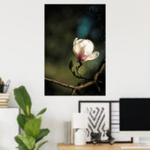 Vertikales Budding Magnolia Poster (Heimbüro)