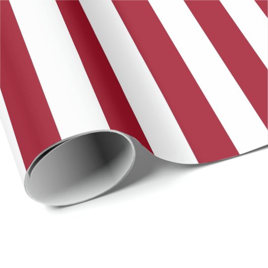 Vertikales Burgund und weiße Streifen Geschenkpapier (Rolleneckpunkt)