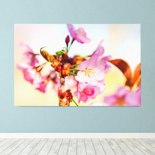 Vertikales Cluster von Sakura-Blume im Garten Leinwanddruck (Insitu (Holzboden))