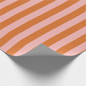 Vertikales Muster in Rosa und Orange Geschenkpapier (Ecke)