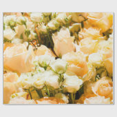 Vertikales Muster weißer Rosen. Jubiläum, hinten Geschenkpapier (Flach)