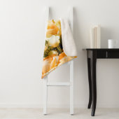 Vertikales Muster weißer Rosen. Jubiläum, hinten Sherpadecke (Beispiel)