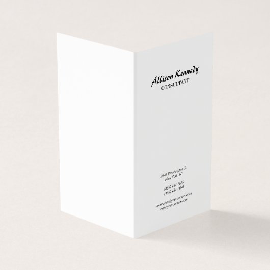 Vertikales Schwarz-Weiß-Pinselskript Minimalistisc Visitenkarten (Vorderseite)
