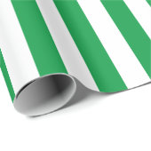 Vertikales Streifenmuster in Grün und Weiß Geschenkpapier (Rolleneckpunkt)