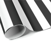 Vertikales Streifenmuster in Schwarz und Weiß Geschenkpapier (Rolleneckpunkt)