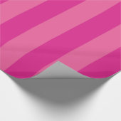 Vertikales Streifenmuster mit Hot Pink Geschenkpapier (Ecke)