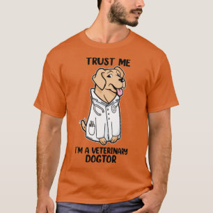 Vertrau mir, ich bin ein Veterinär-Hundtor T-Shirt