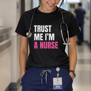 Vertrau mir, ich bin eine Krankenschwester Lustige T-Shirt