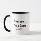 Vertrau mir, ich bin fast Doktor Tasse - Medizinis (Links)