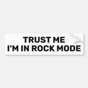 Vertrau mir - ich bin im Rock-Modus™ Stoßstangenau Autoaufkleber