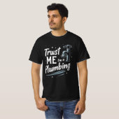 Vertrau mir, ich bin Klempner T-Shirt (Vorne ganz)