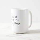 Vertraue Deinem Nächsten Schritt Algorithmus Beche Kaffeetasse (VorderseiteRechts)