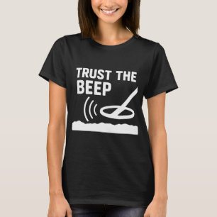 Vertraue dem Piepton Metalldetektor-Abenteuer T-Shirt