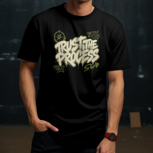 Vertraue dem Prozess Streetwear Graffiti Design T-Shirt