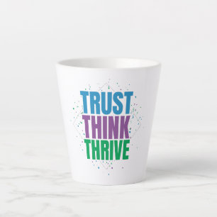 Vertraue, Denke, Gewinne – Motivationszitat-Design Milchtasse