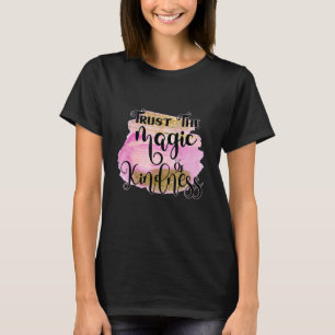 Vertraue der Magie der Freundlichkeit Wähle Freund T-Shirt