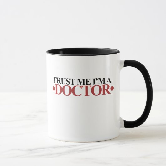 Vertraue mir, dass ich Arzt bin Tasse (Rechts)