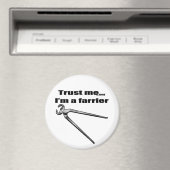 Vertraue mir, dass ich ein Farrier bin. Magnet (In Situ (Geschirrspüler))