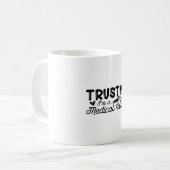 Vertraue mir, dass ich ein ICD-Programmier-Coding Kaffeetasse (Vorderseite Links)